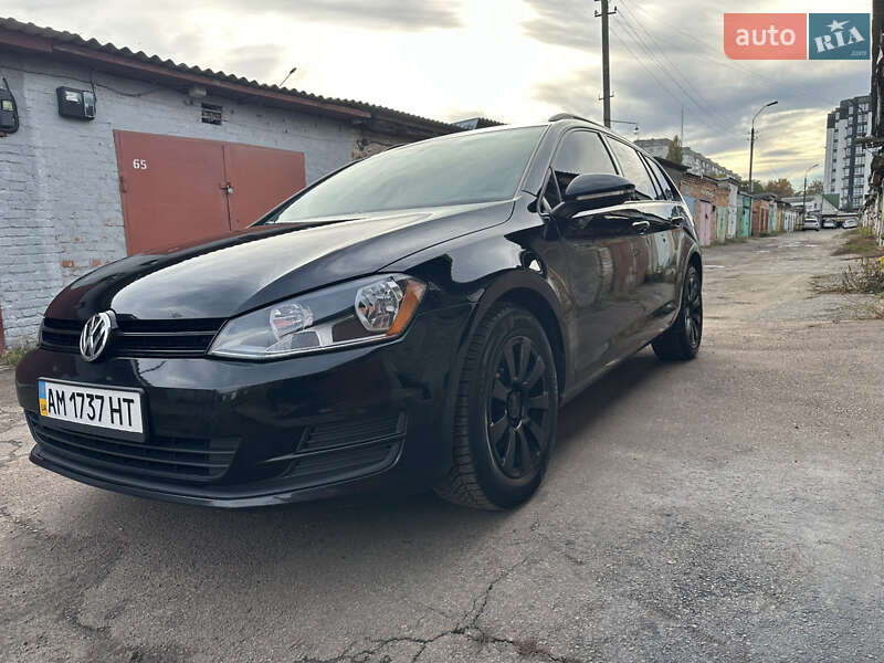 Універсал Volkswagen Golf 2016 в Житомирі