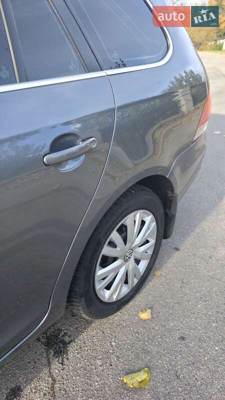 Универсал Volkswagen Golf 2011 в Умани