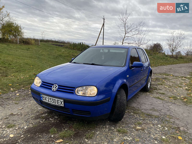 Хэтчбек Volkswagen Golf 2001 в Остроге