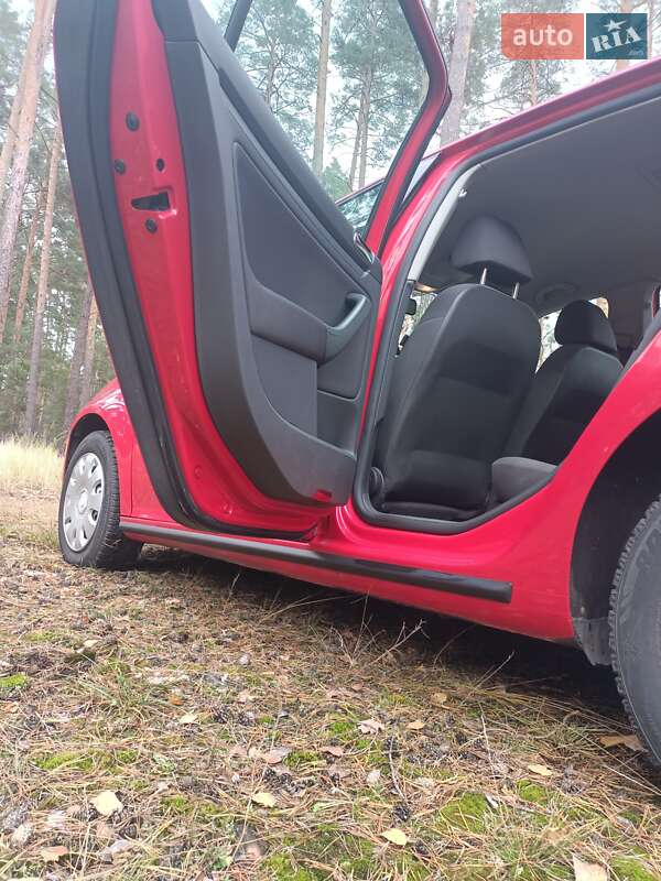 Хетчбек Volkswagen Golf 2006 в Горенці