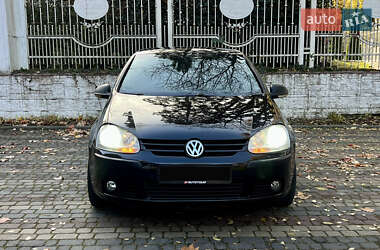Хетчбек Volkswagen Golf 2006 в Чернівцях