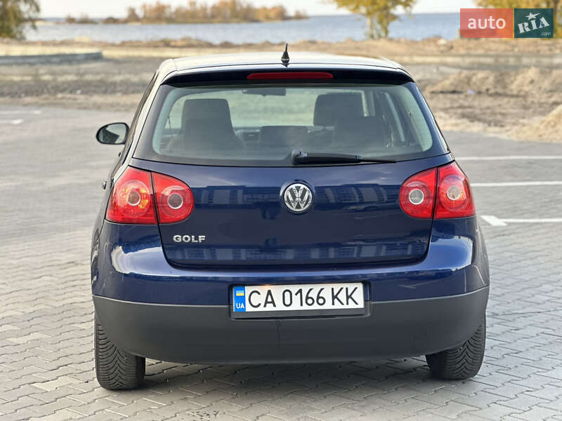 Хэтчбек Volkswagen Golf 2005 в Черкассах