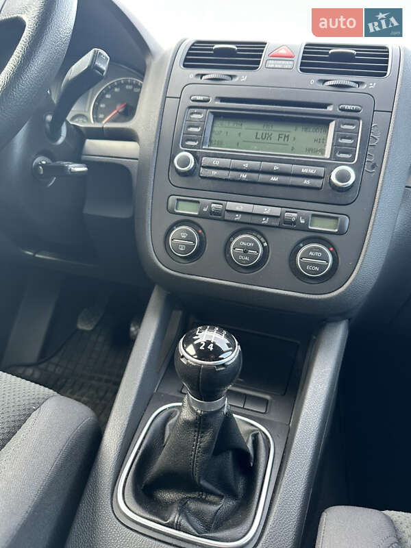 Хэтчбек Volkswagen Golf 2005 в Черкассах