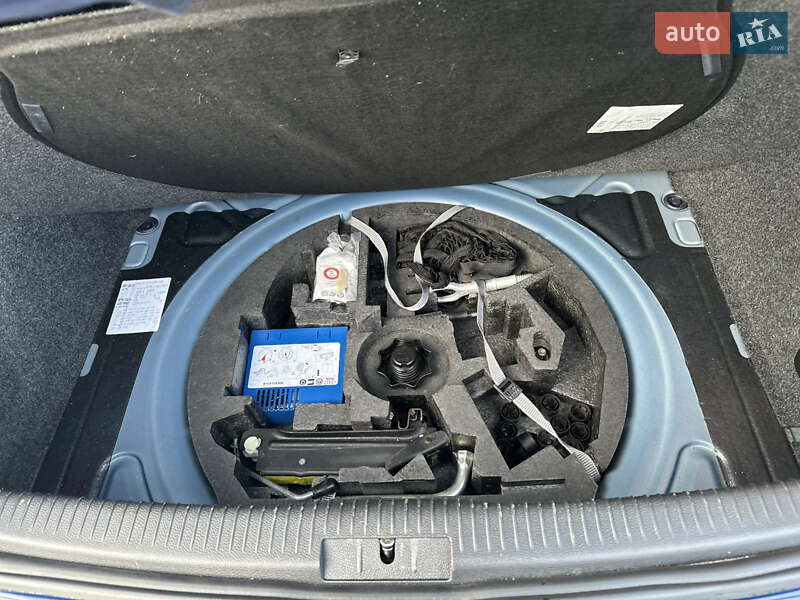 Хэтчбек Volkswagen Golf 2005 в Черкассах