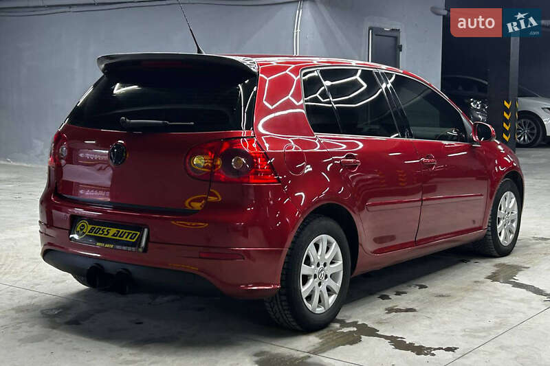 Хетчбек Volkswagen Golf 2005 в Чернівцях