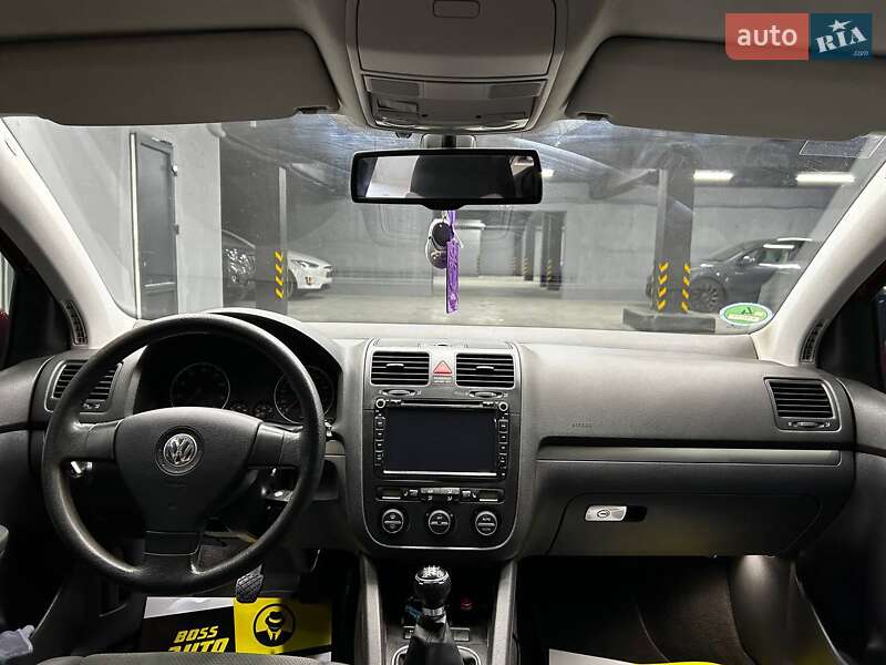 Хетчбек Volkswagen Golf 2005 в Чернівцях