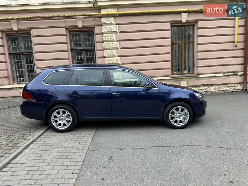 Универсал Volkswagen Golf 2010 в Черновцах