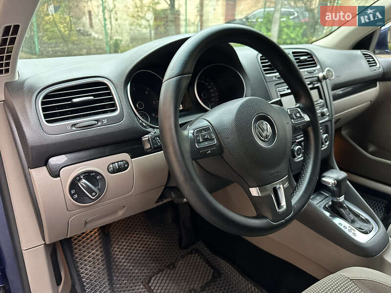 Универсал Volkswagen Golf 2010 в Черновцах