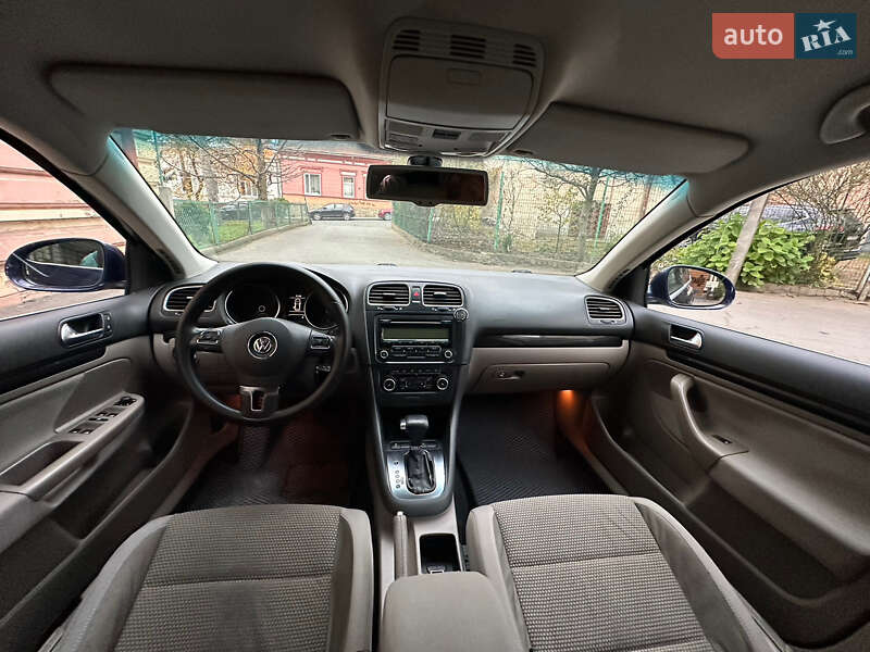 Универсал Volkswagen Golf 2010 в Черновцах