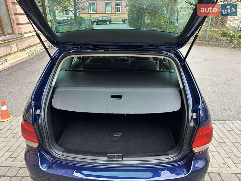 Универсал Volkswagen Golf 2010 в Черновцах