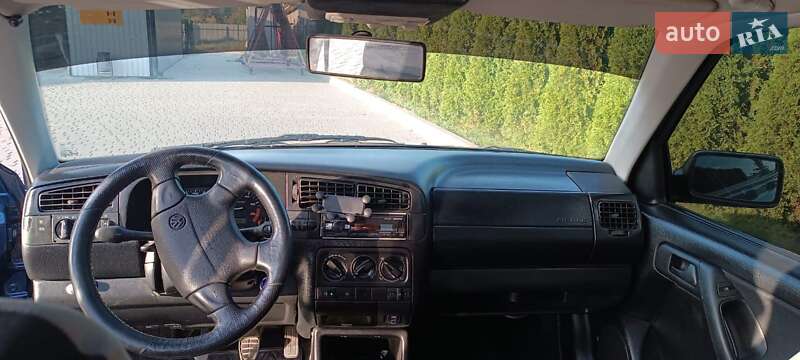 Хэтчбек Volkswagen Golf 1994 в Ковеле