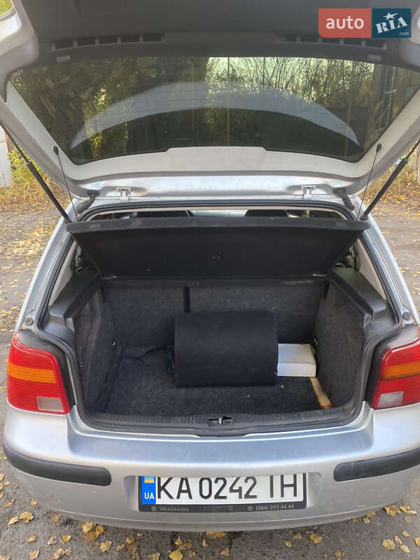 Хетчбек Volkswagen Golf 2001 в Полтаві