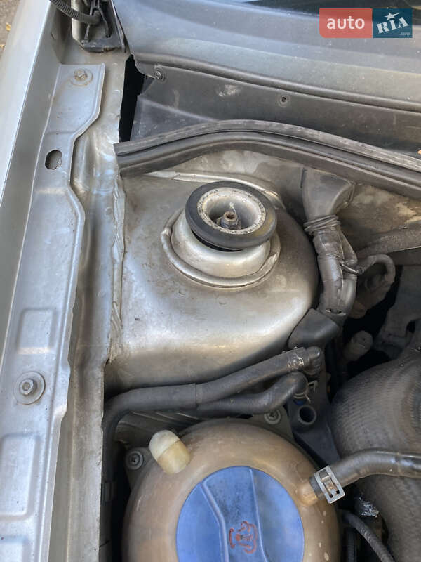 Хетчбек Volkswagen Golf 2001 в Полтаві