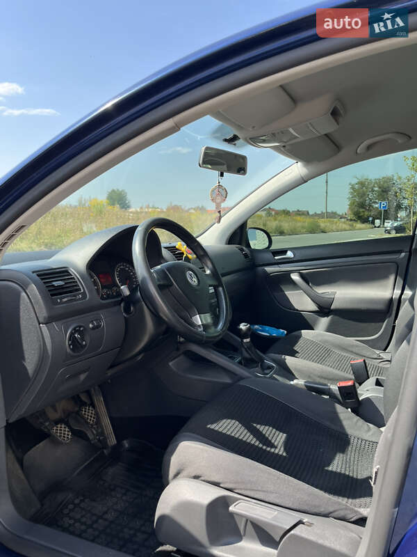 Хетчбек Volkswagen Golf 2008 в Вінниці