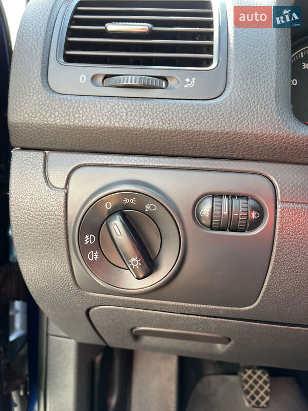 Хетчбек Volkswagen Golf 2008 в Вінниці