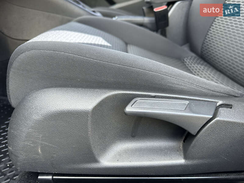 Хэтчбек Volkswagen Golf 2012 в Киеве