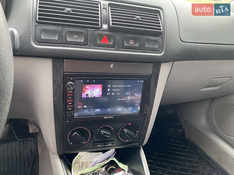 Хэтчбек Volkswagen Golf 2001 в Остроге