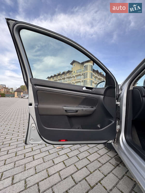 Хэтчбек Volkswagen Golf 2006 в Львове