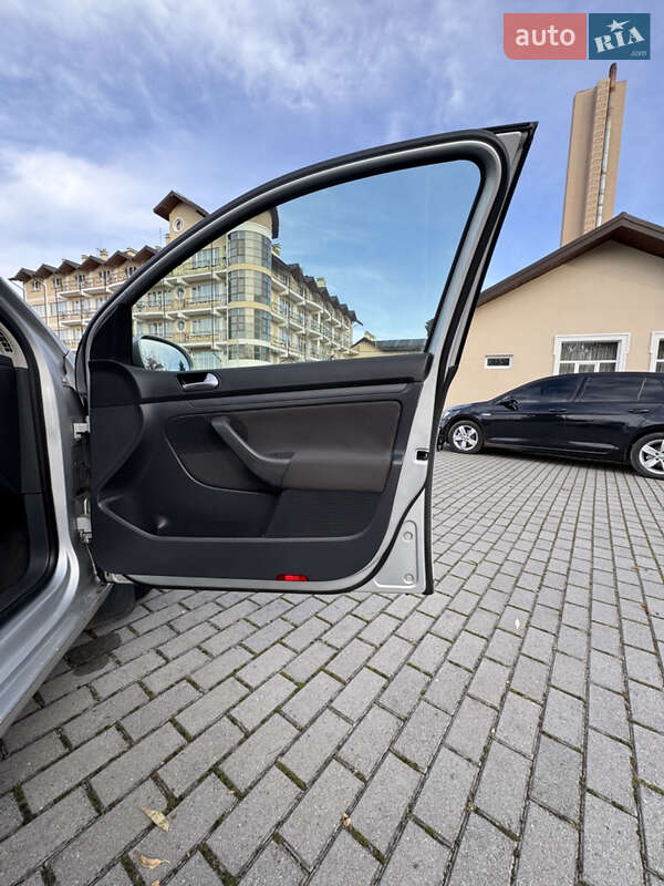 Хэтчбек Volkswagen Golf 2006 в Львове