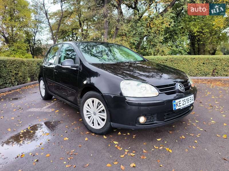 Хэтчбек Volkswagen Golf 2005 в Каменском