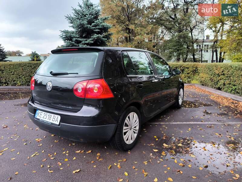 Хэтчбек Volkswagen Golf 2005 в Каменском