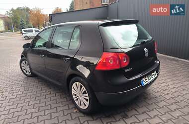Хэтчбек Volkswagen Golf 2005 в Каменском