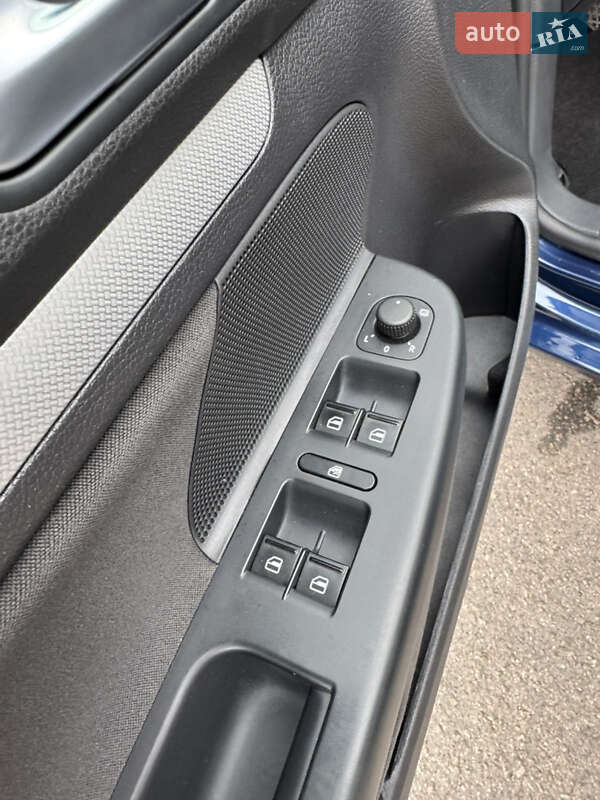 Универсал Volkswagen Golf 2012 в Ровно фото 25 Универсал Volkswagen Golf 2012 в Ровно