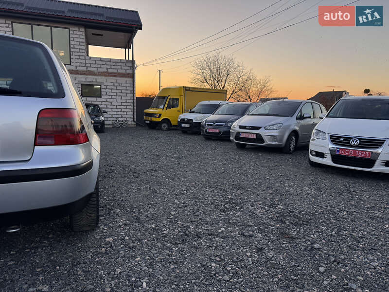 Хэтчбек Volkswagen Golf 2002 в Звенигородке