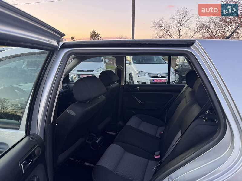 Хэтчбек Volkswagen Golf 2002 в Звенигородке