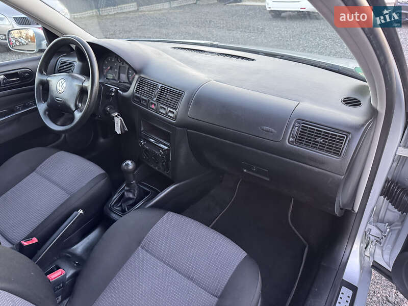 Хэтчбек Volkswagen Golf 2002 в Звенигородке