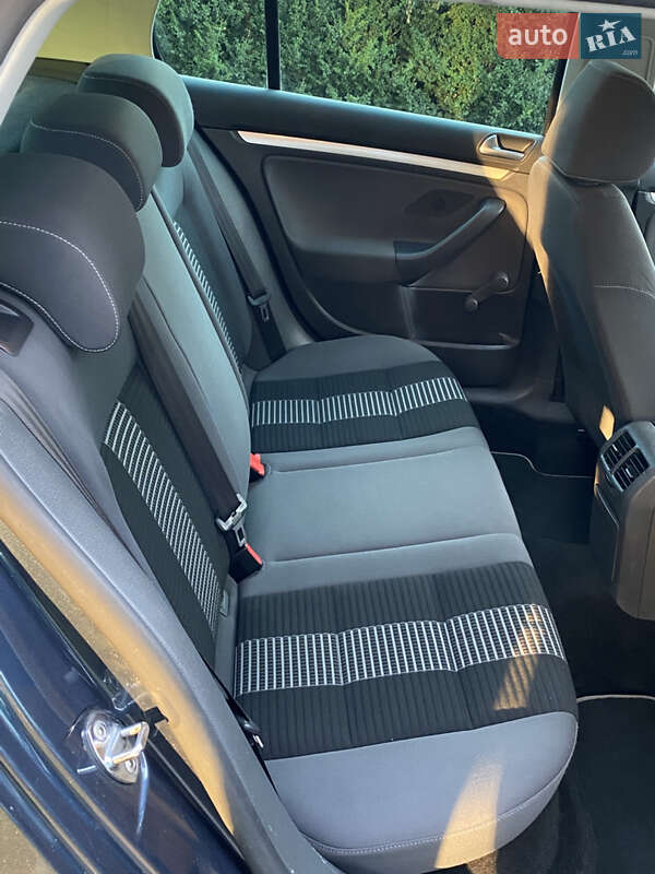 Хэтчбек Volkswagen Golf 2008 в Умани