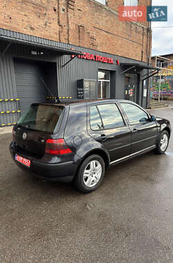 Хетчбек Volkswagen Golf 2001 в Охтирці