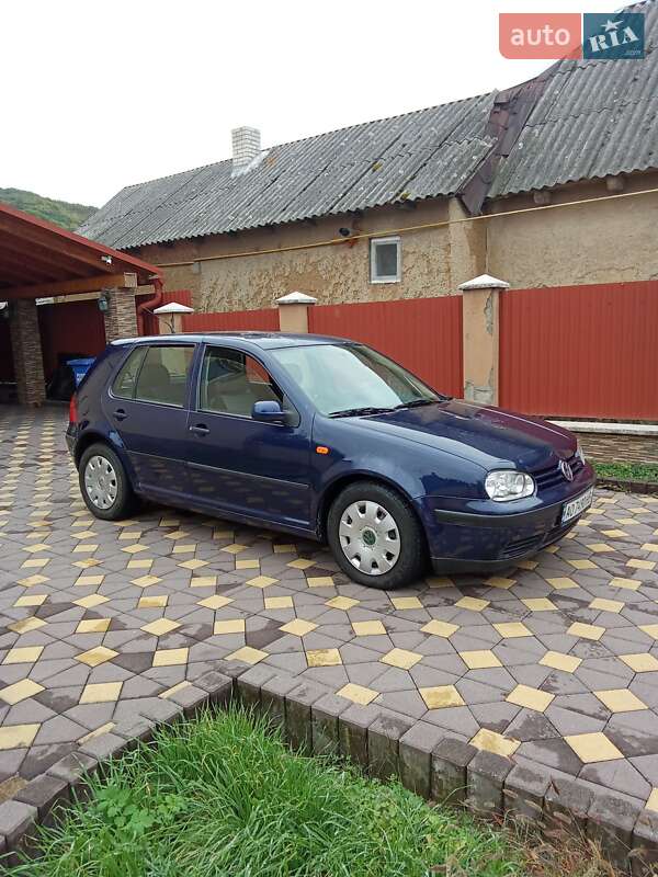 Хетчбек Volkswagen Golf 1997 в Виноградові