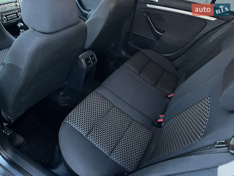 Универсал Volkswagen Golf 2010 в Львове