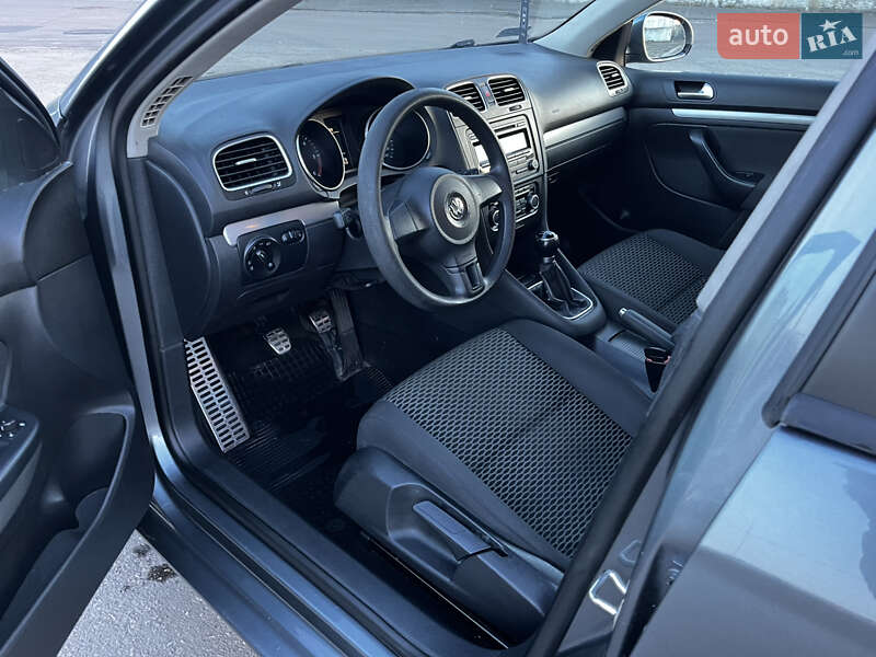 Универсал Volkswagen Golf 2010 в Львове