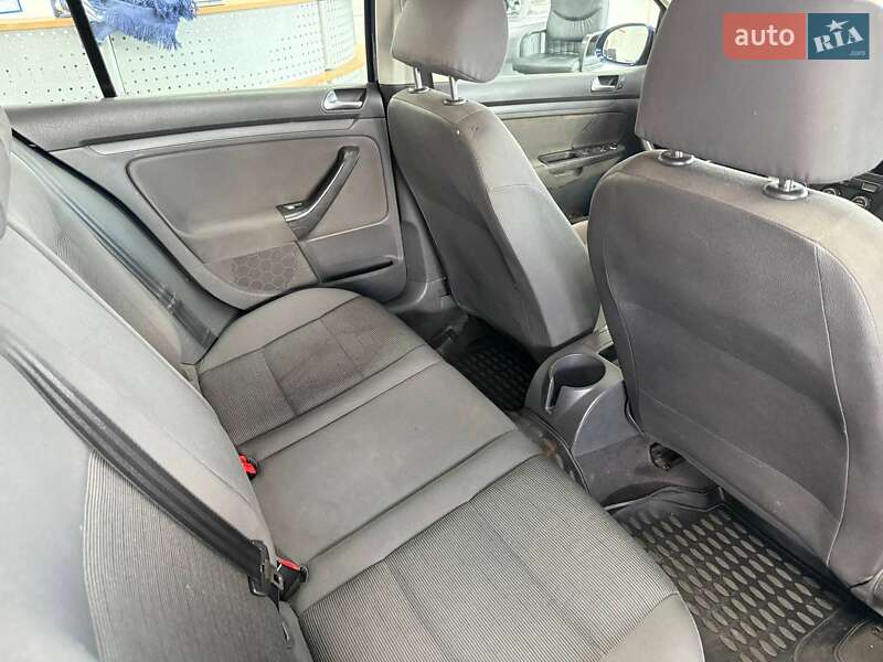 Хэтчбек Volkswagen Golf 2006 в Киеве