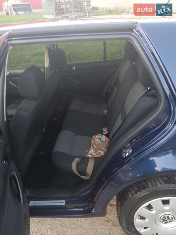 Хэтчбек Volkswagen Golf 2003 в Броварах