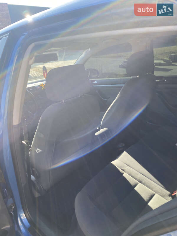 Хетчбек Volkswagen Golf 2003 в Хмельницькому