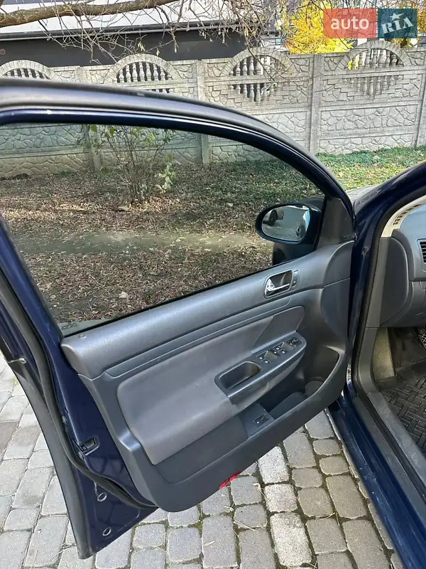 Volkswagen Golf 2004 VIN WVWZZZ1KZ4W099063 фото оголошення 8 з 46