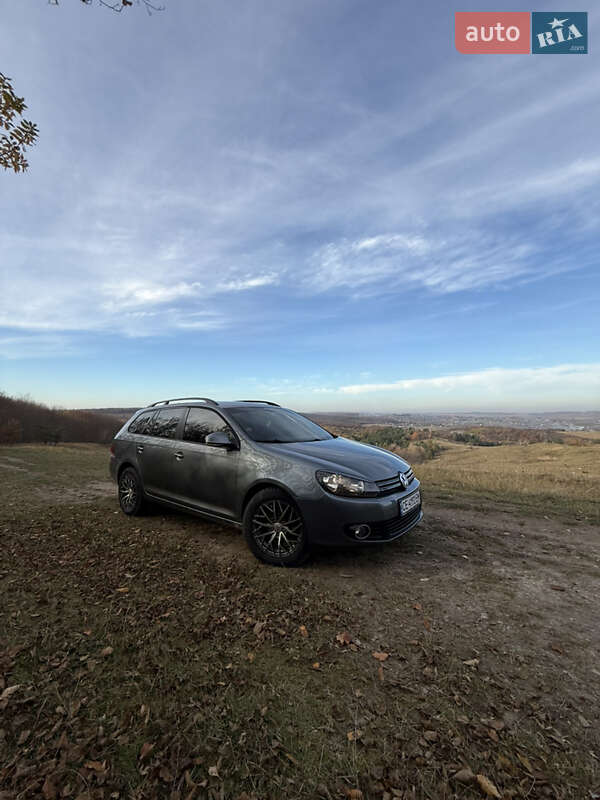 Універсал Volkswagen Golf 2011 в Чернівцях