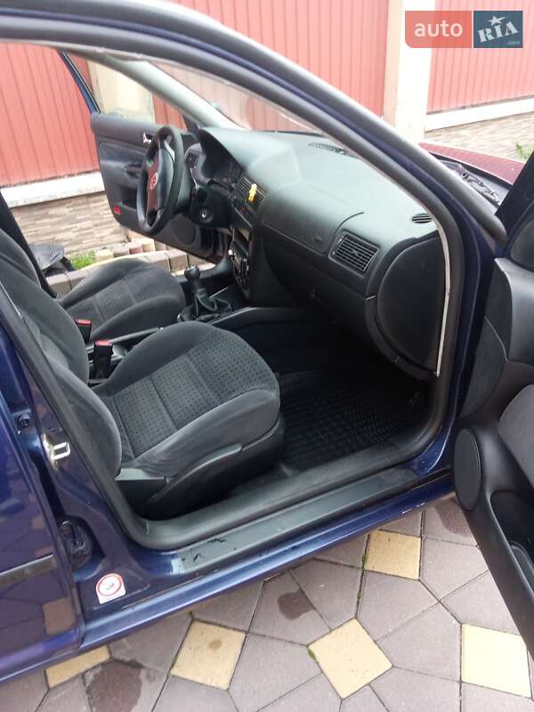 Хетчбек Volkswagen Golf 1997 в Виноградові