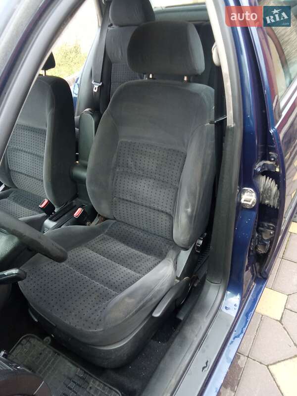 Хетчбек Volkswagen Golf 1997 в Виноградові