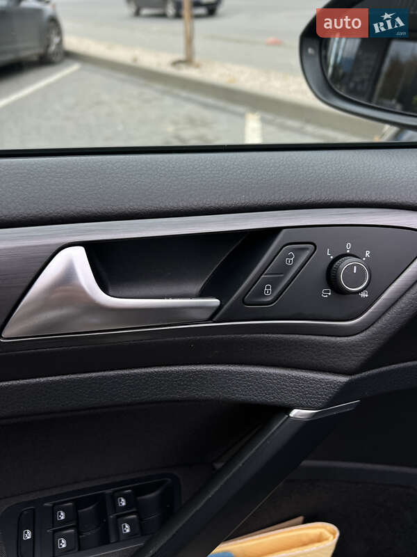 Універсал Volkswagen Golf 2018 в Ужгороді