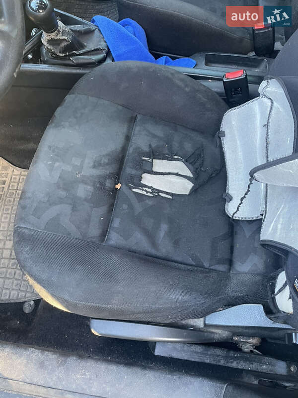 Хетчбек Volkswagen Golf 1998 в Великих Мостах