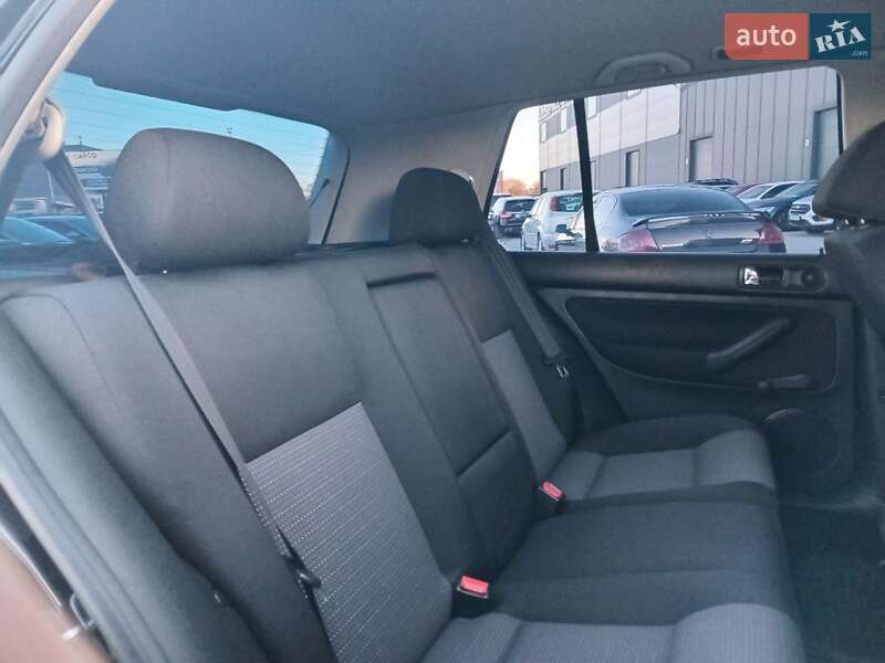 Хэтчбек Volkswagen Golf 2000 в Львове