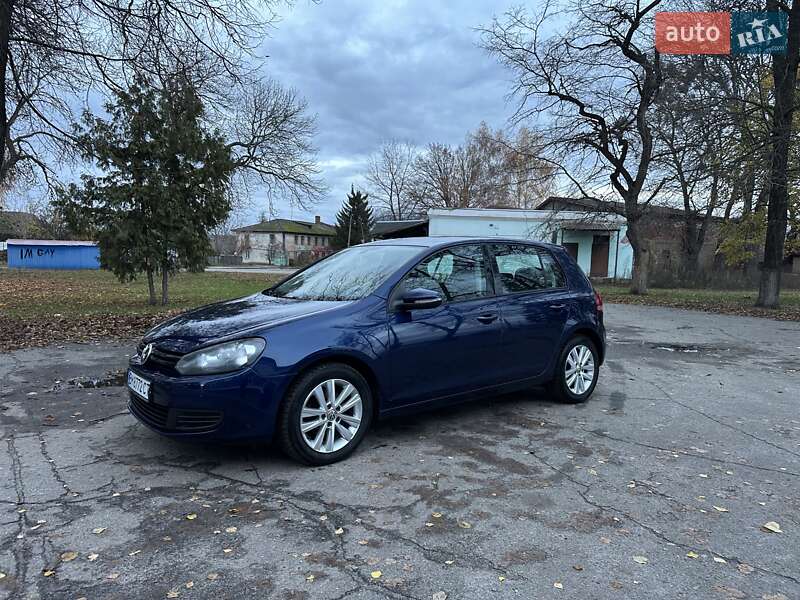 Хэтчбек Volkswagen Golf 2010 в Лебедине