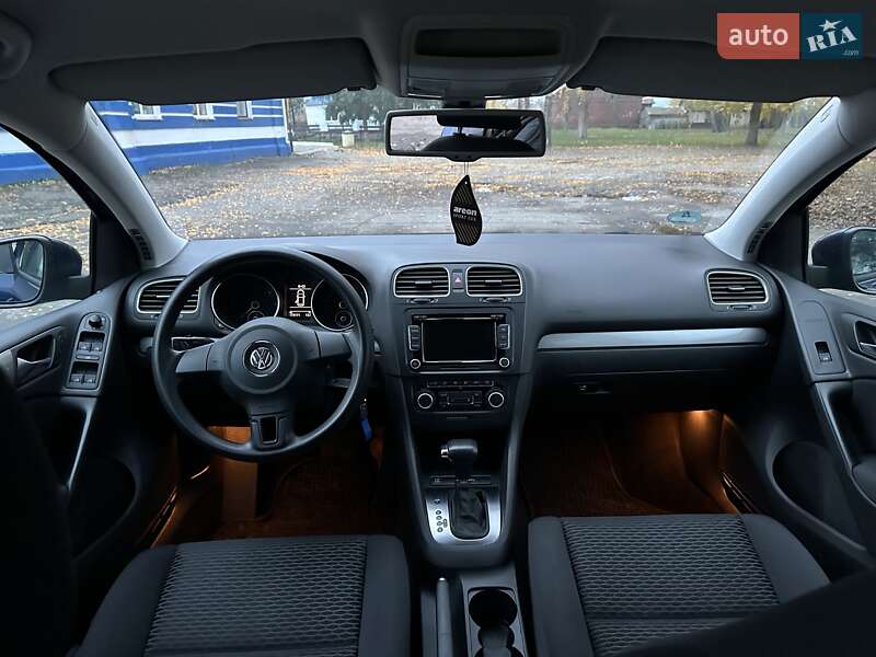 Хэтчбек Volkswagen Golf 2010 в Лебедине