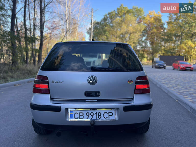 Хэтчбек Volkswagen Golf 2001 в Чернигове