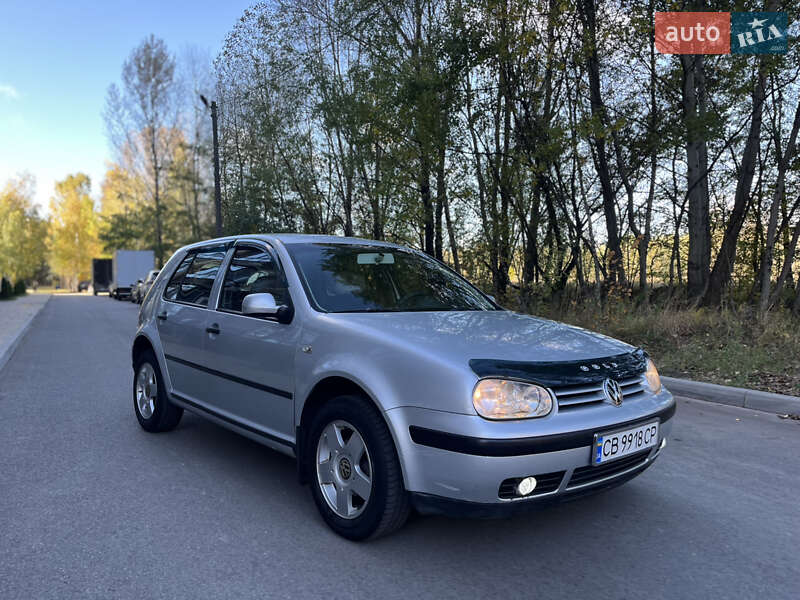 Хэтчбек Volkswagen Golf 2001 в Чернигове