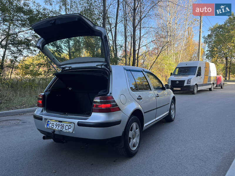 Хэтчбек Volkswagen Golf 2001 в Чернигове